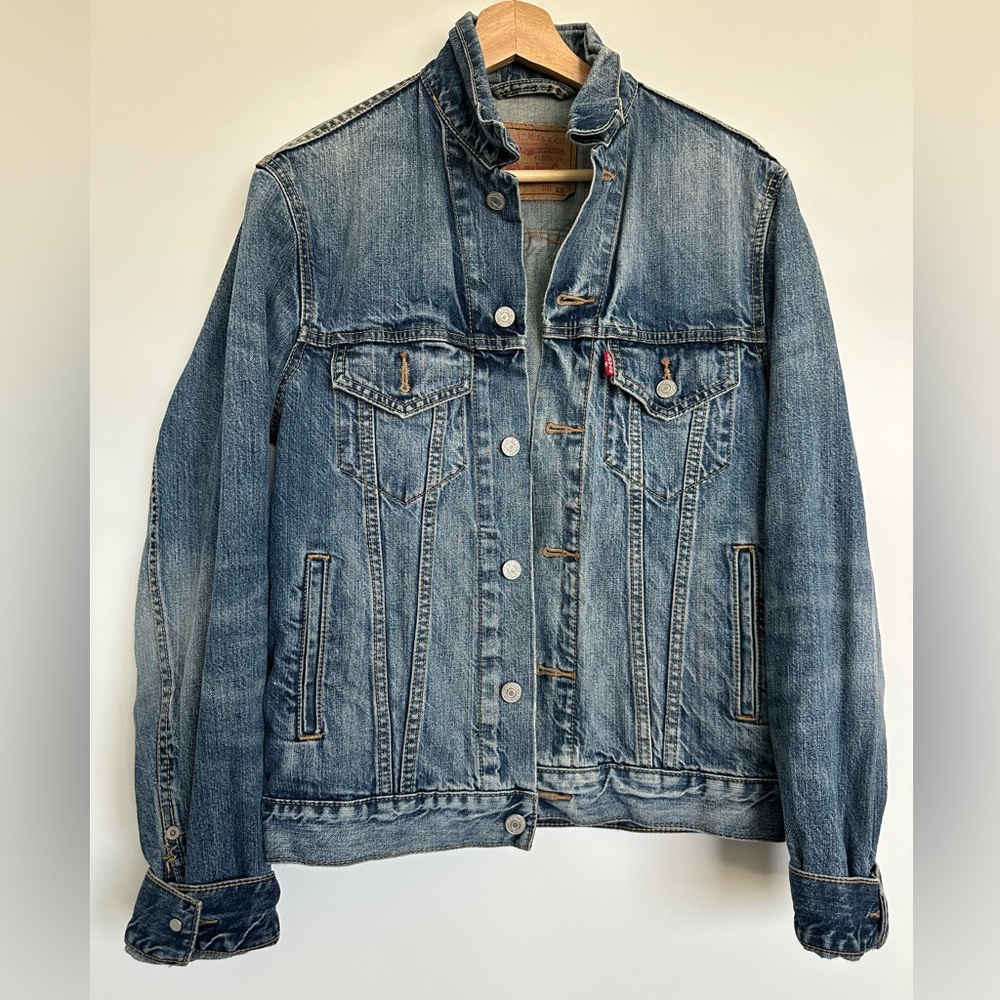 Levi Strauss & Co. Levi’s Classic Trucker Denim Jacket Blue Women’s XS